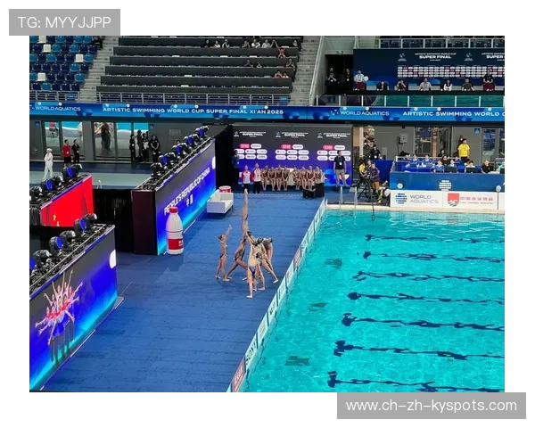 花样游泳队加强水下同步性磨合，动作更加统一